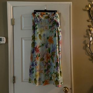 Like new Jaclyn Smith floral maxi skirt